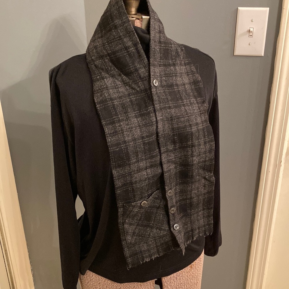 Black and gray plaid button up neck scarf. Very unique!